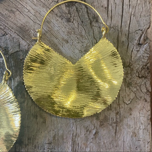 🌙🌙Zara Textured Crescent Hoop Earrings🌙🌙 - Picture 6 of 6